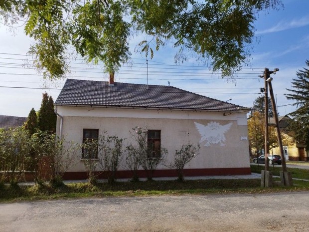 Elad� 600 nm-es K�zepes �llapot� Csal�di h�z T�tkoml�s