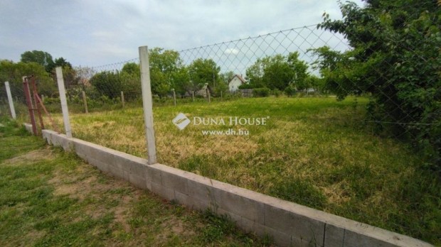 Elad� 605 nm-es telek S�lys�p