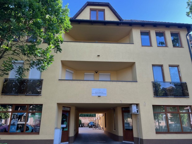 Eladó 60 m2 tégla lakás, Szarvas