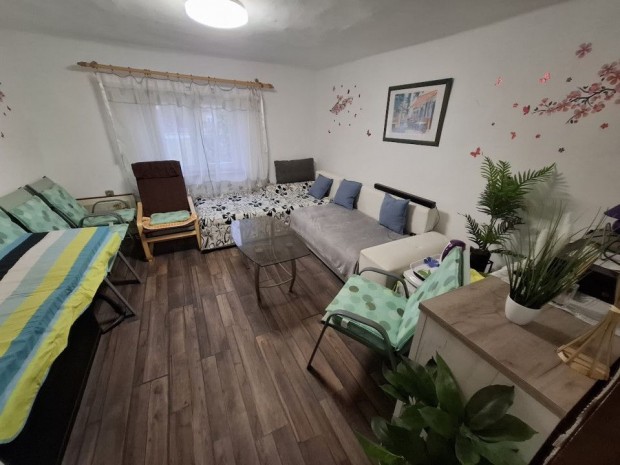 Elad� 60 nm-es Fel�j�tand� Csal�di h�z Hajd�szoboszl�