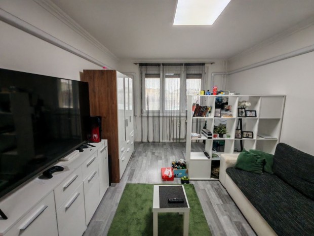 Elad� 60 nm-es Fel�j�tott panel lak�s Szeged Gy�ngyvir�g utca