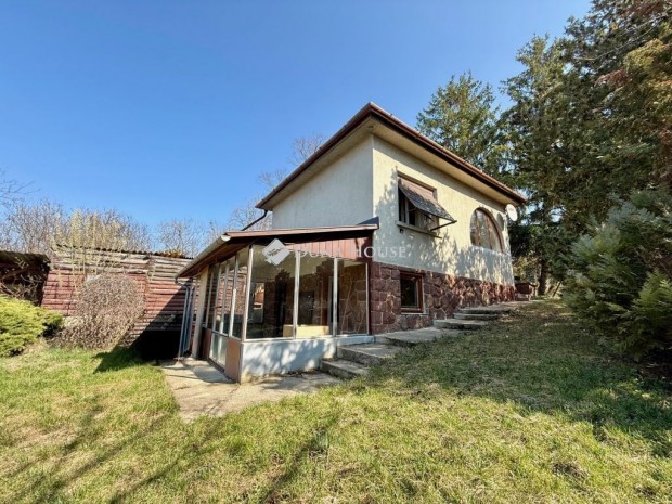 Elad� 60 nm-es h�z Balatonakarattya