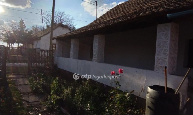 Elad� 60 nm-es h�z Hajd�szov�t