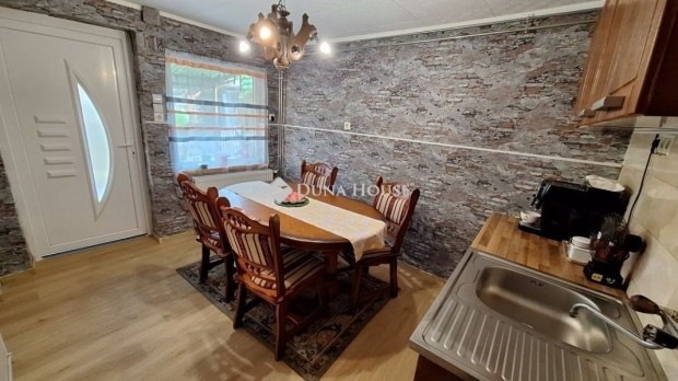 Elad� 60 nm-es h�z Simontornya