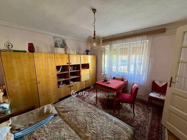 Elad� 60 nm-es h�z Szeged