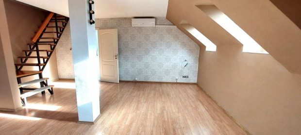 Elad� 60 nm-es lak�s Szombathely