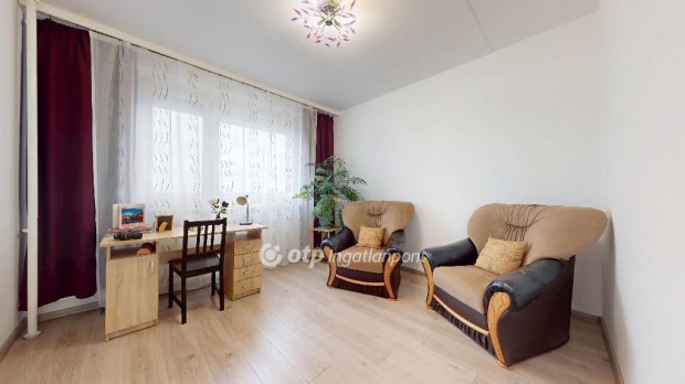 Elad� 60 nm-es lak�s Tisza�jv�ros