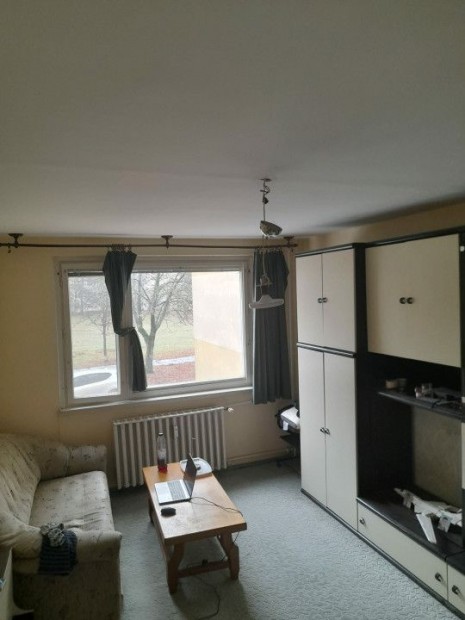 Elad� 60 nm-es panel lak�s Szeged Selyem utca