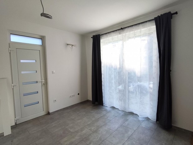 Elad� 61 m2 �j �p�t�s� ikerh�z, Vonyarcvashegy