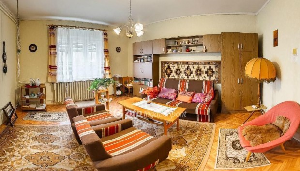 Elad� 61 nm-es h�z Heves