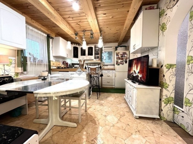 Elad� 61 nm-es h�z Kecskem�t