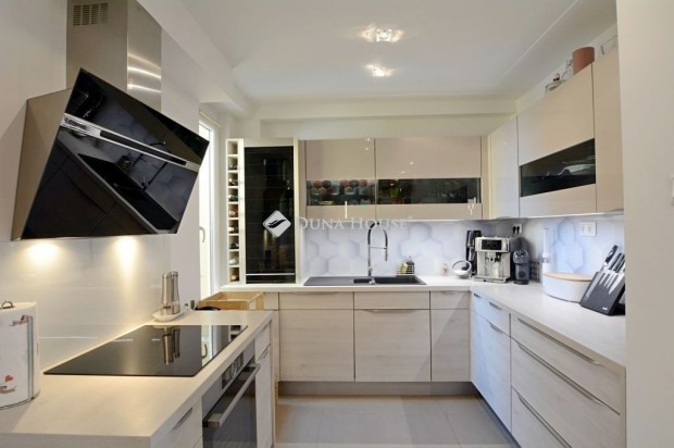 Elad� 61 nm-es lak�s Kecskem�t