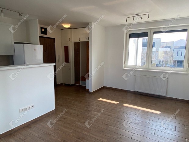 Elad� 61 nm-es lak�s Mosonmagyar�v�r