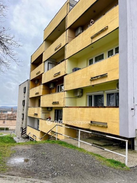 Eladó 61 nm-es lakás Pécs