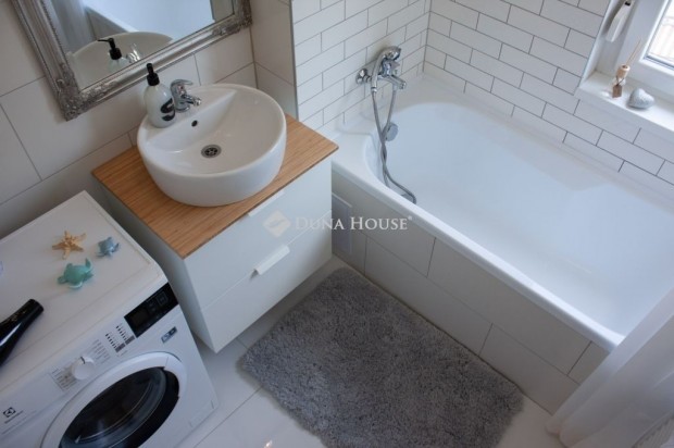 Elad� 61 nm-es lak�s Si�fok