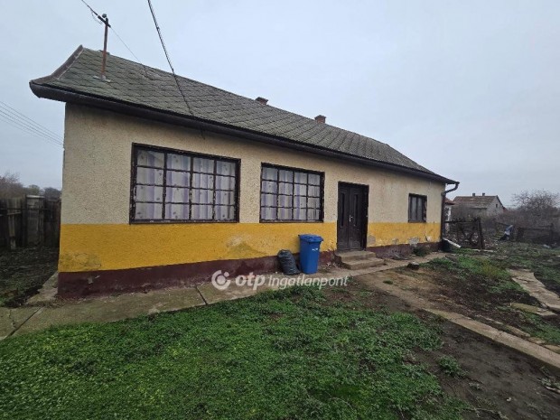 Elad� 62 nm-es h�z Derecske