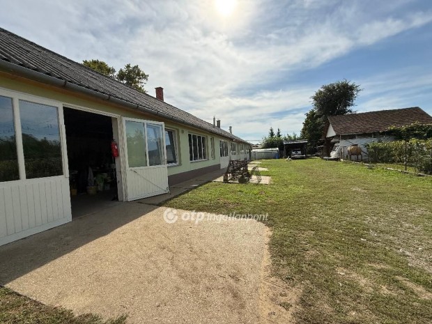 Elad� 62 nm-es h�z Ny�regyh�za