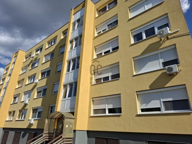 Elad� 62 nm-es lak�s Kistarcsa