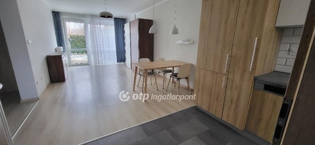 Elad� 62 nm-es lak�s Mosonmagyar�v�r