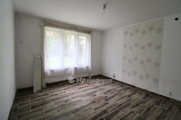 Elad� 62 nm-es lak�s Salg�tarj�n