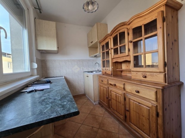 Elad� 62 nm-es lak�s V�rpalota