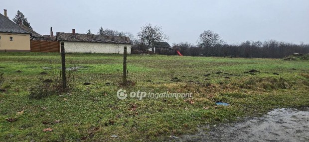 Elad� 6320 nm-es telek Beretty��jfalu