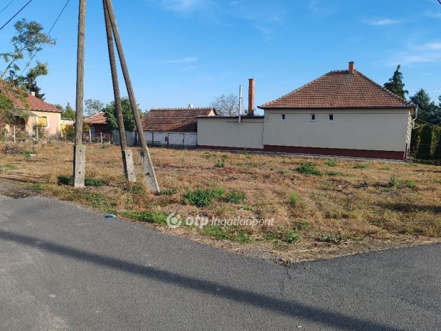 Elad� 635 nm-es telek Poroszl�