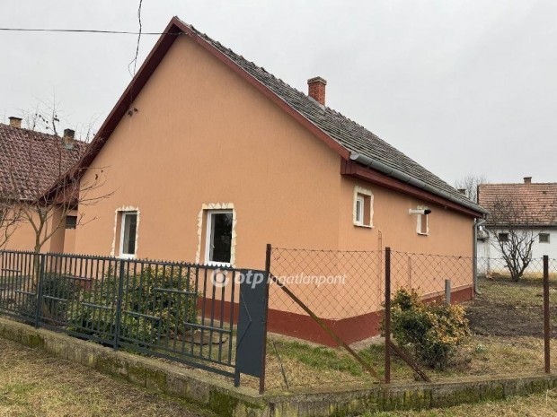 Elad� 63 nm-es h�z Tiszaf�red