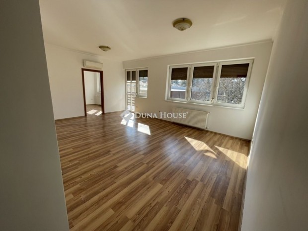 Elad� 63 nm-es lak�s Nagyk�r�s