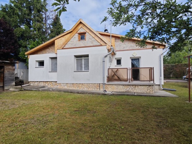 Eladó 64 nm-es Családi ház Balatonfűzfő