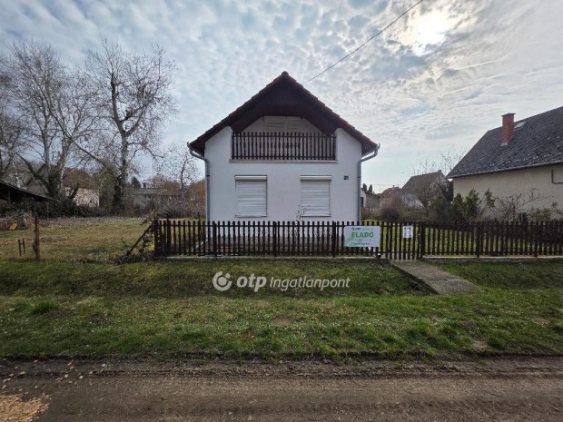 Elad� 64 nm-es h�z Tiszacsege