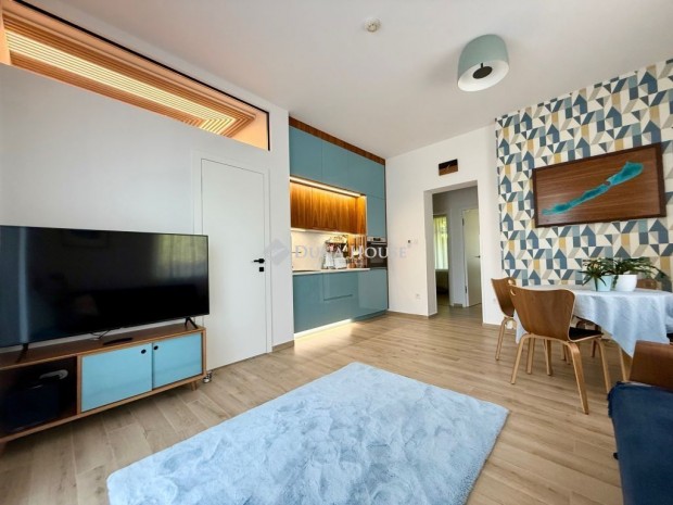 Elad� 64 nm-es lak�s Balatonf�red