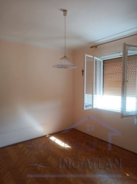 Eladó 64 nm-es tégla lakás Kalocsa Kertváros
