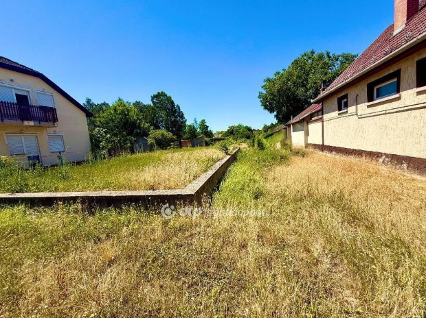 Elad� 653 nm-es telek �jsz�sz