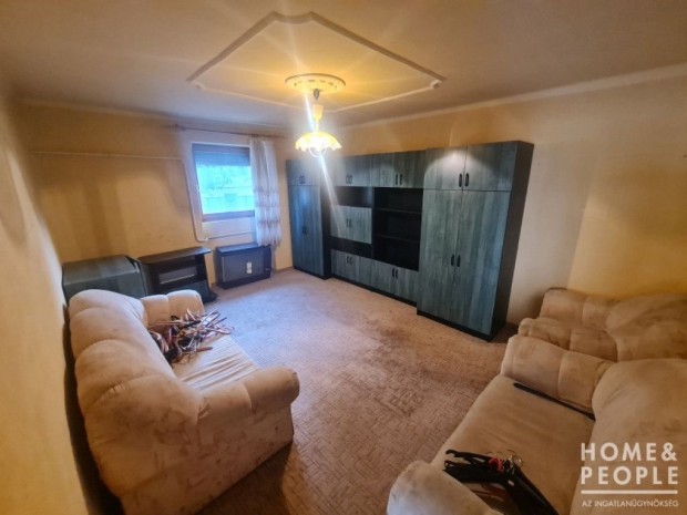 Elad� 65 nm-es Csal�di h�z H�dmez�v�s�rhely