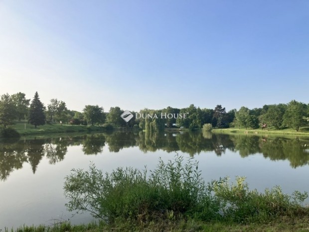 Elad� 65 nm-es h�z Boda