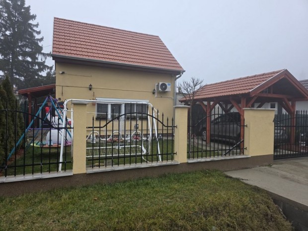 Elad� 65 nm-es h�z Pusztaszabolcs