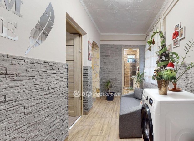 Elad� 65 nm-es h�z Sziksz�