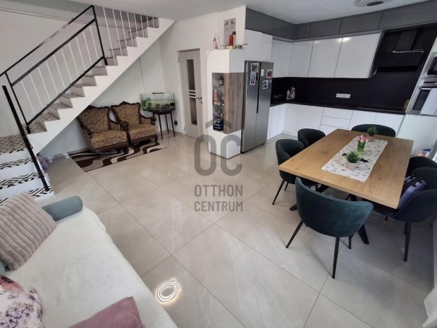 Elad� 65 nm-es lak�s Cegl�d