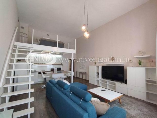 Elad� 65 nm-es t�gla lak�s Veszpr�m