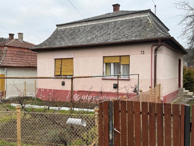 Elad� 66 nm-es h�z Karancskeszi