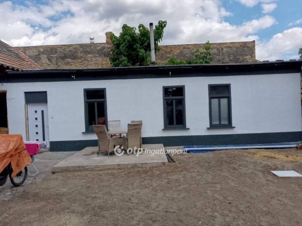 Elad� 66 nm-es h�z Kiskunlach�za