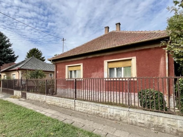 Elad� 67 nm-es Csal�di h�z Nagyk�ta