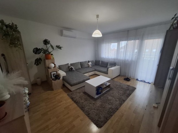 Elad� 67 nm-es Fel�j�tott panel lak�s Balmaz�jv�ros