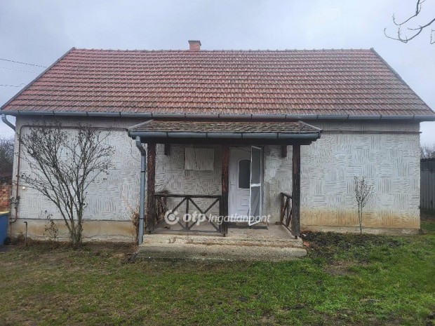 Elad� 67 nm-es h�z J�szf�nyszaru