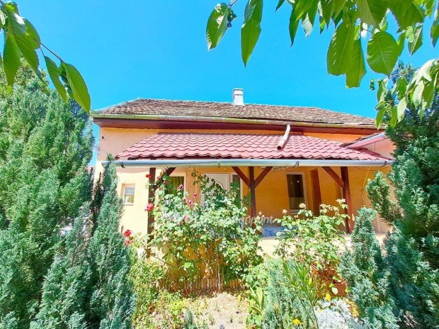 Elad� 67 nm-es h�z Szolnok