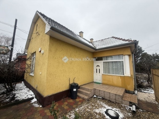 Elad� 67 nm-es h�z Vecs�s