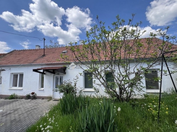 Elad� 67 nm-es h�z Veszpr�m