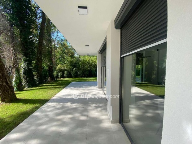 Elad� 67 nm-es lak�s Balatonfenyves