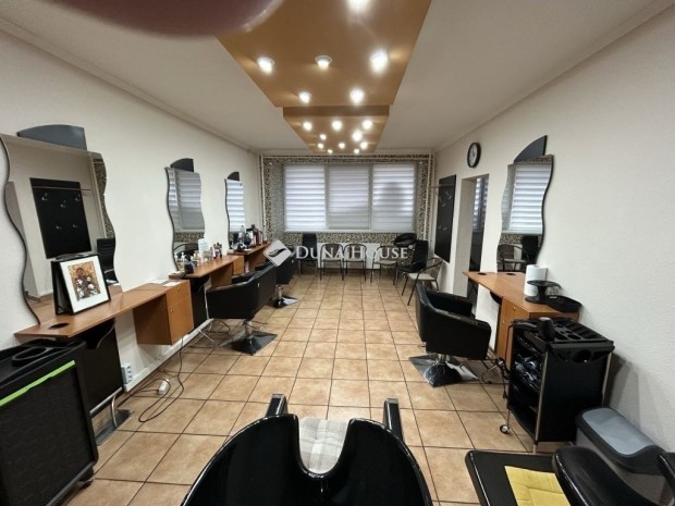 Elad� 67 nm-es lak�s Duna�jv�ros